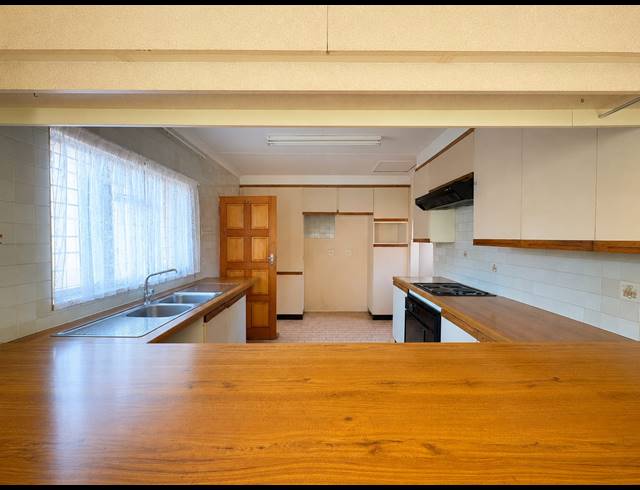 6 BEDROOM HOUSE FOR SALE IN DENNEOORD